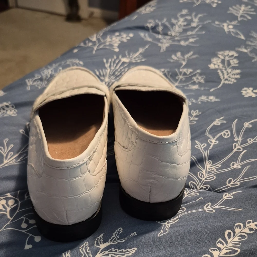 Naturalizer Ivory Croc-Embossed Penny Loafers - Picture 6 of 7